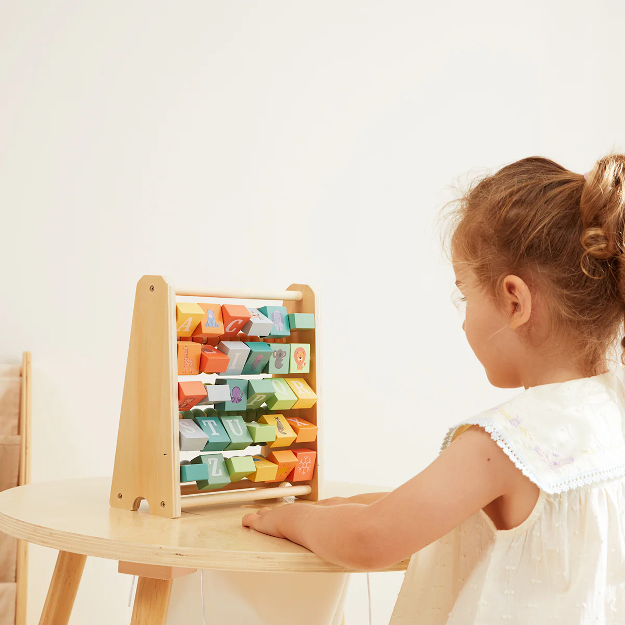 Alfabet 2 în 1 Montessori din Lemn – Litere și Numărare – Jucărie Educativă pentru Copii – Maison G